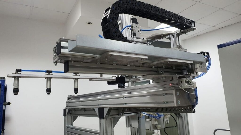 Roboții liniari produși de Dasstec completează gama de produse și soluții de automatizări pentru handling, etichetare și paletizare.
