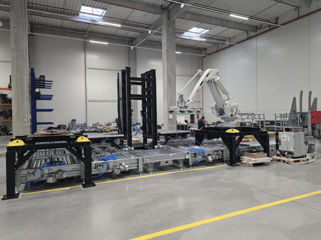 Linie complet automatizata pentru paletizare si infoliere gheata